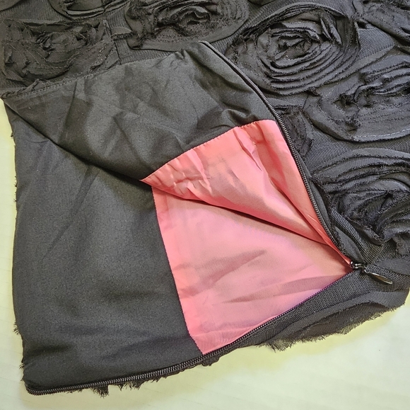 Black Rosette Detailed Lined Skirt - Picture 6 of 7